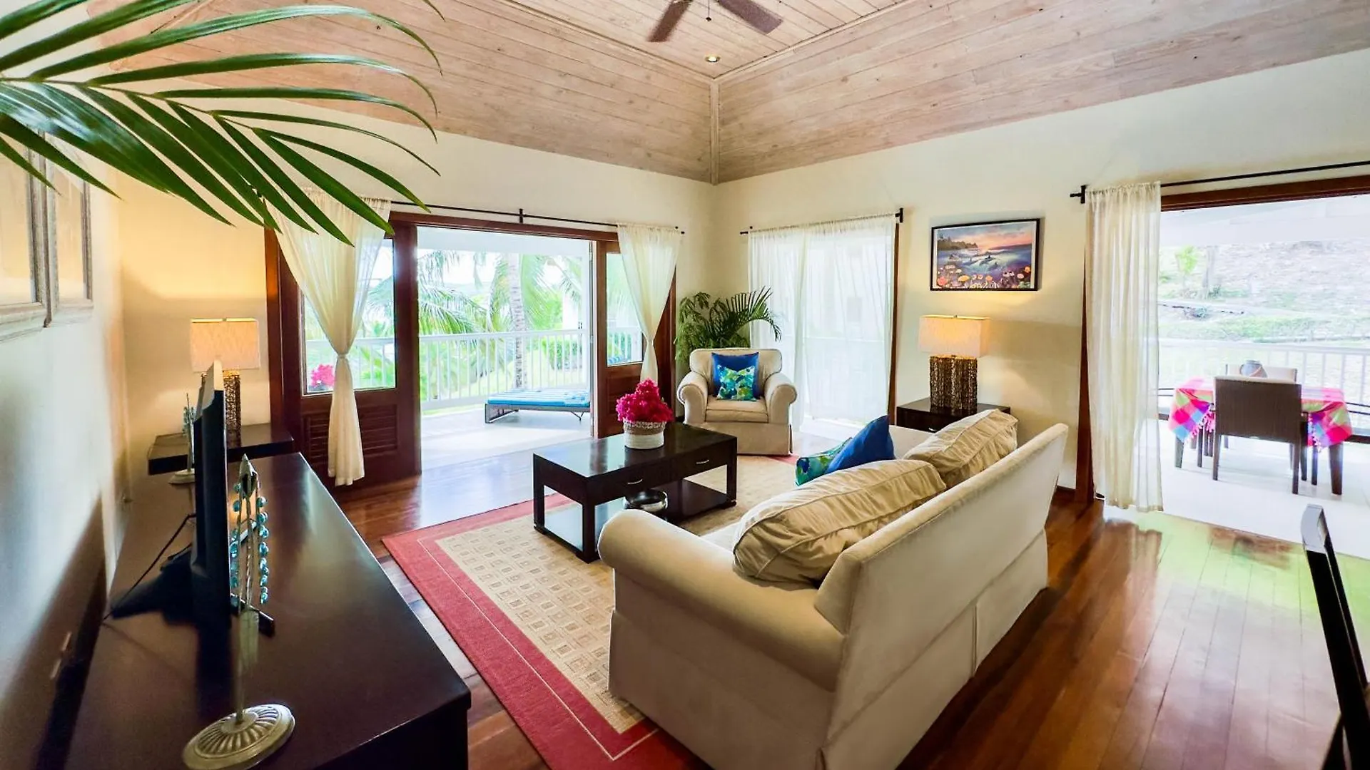 The Hideaway Suite 1512 Pool And Sea Views Gaynors